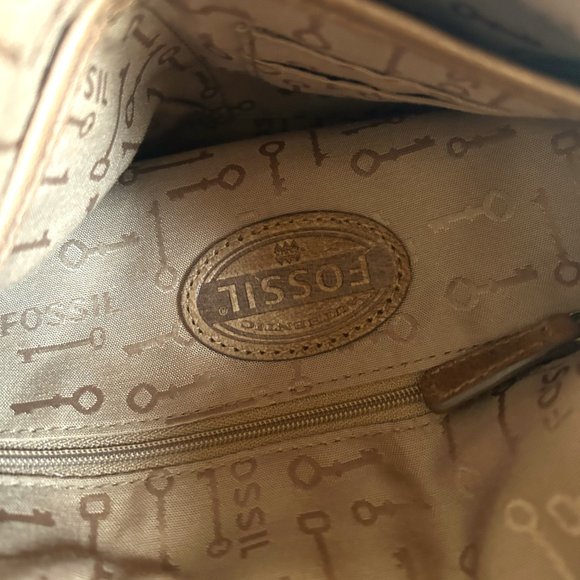 Fossil  Distressed Leather Bag - Picture 7 of 7
